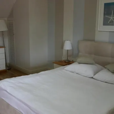 Marina Jacht Guest house *