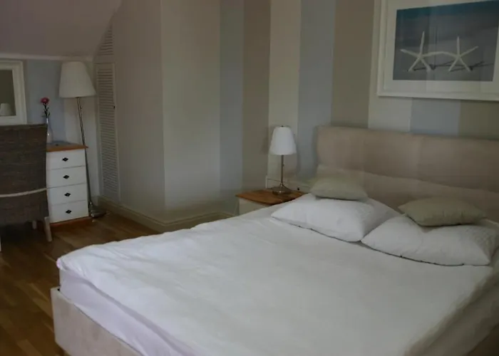 Marina Jacht Guest house *